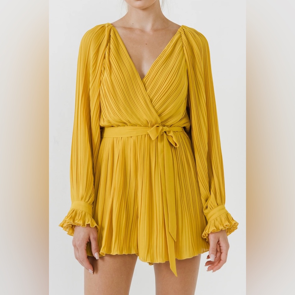 NWT Endless Rose Romper Size S